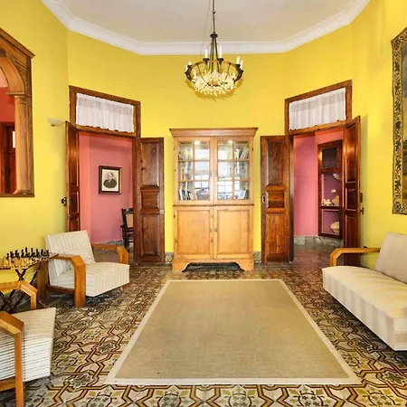 Casa Lola Y Juan Haria