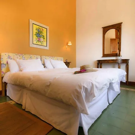 Casa Lola Y Juan Haria