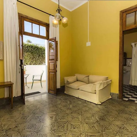 Casa Lola Y Juan Haria