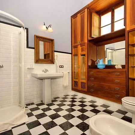 Casa Lola Y Juan