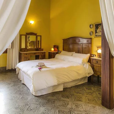 Casa Lola Y Juan Haria